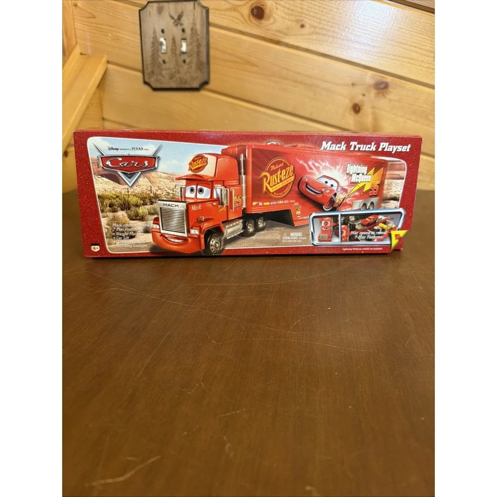 New Sealed RARE Disney Pixar Cars MACK TRUCK PLAYSET RUST-EZE Semi 2005 Diecast
